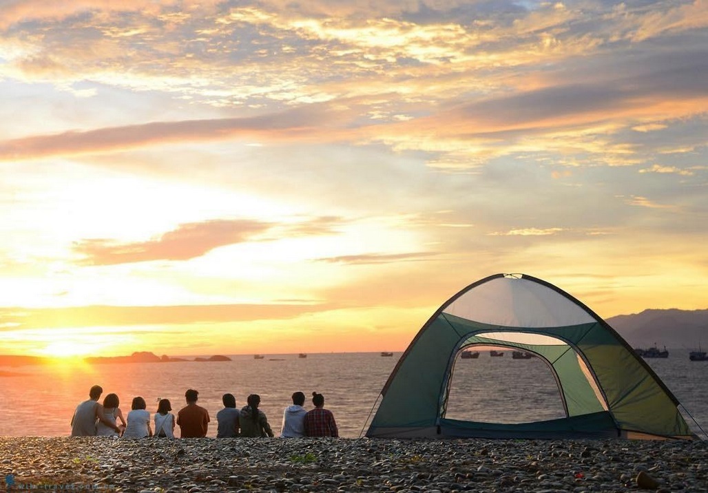 Trải nghiệm ngủ lều tại đảo Bình Hưng